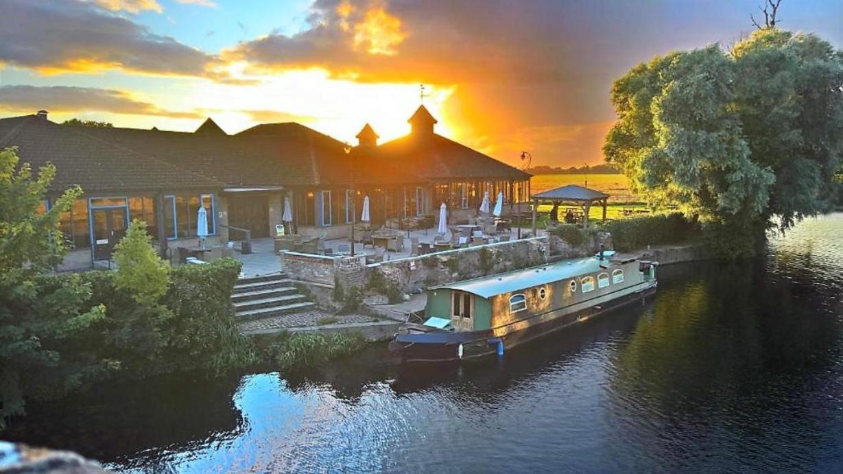 Dolphin Hotel Cambridge Сейнт Айвс Екстериор снимка